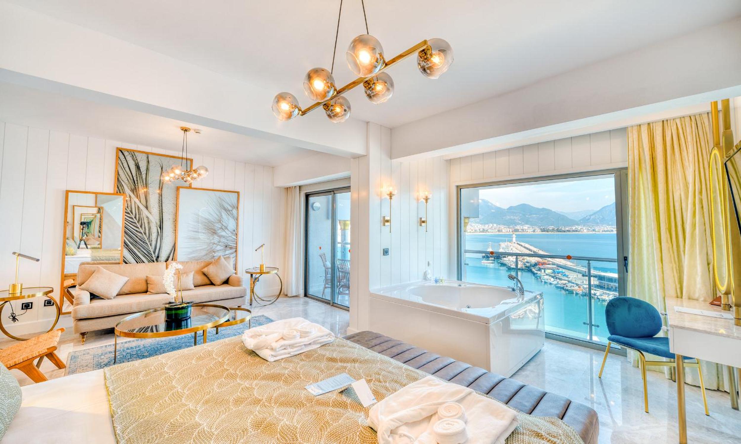 King Suite - Room with Jacuzzi Sea View