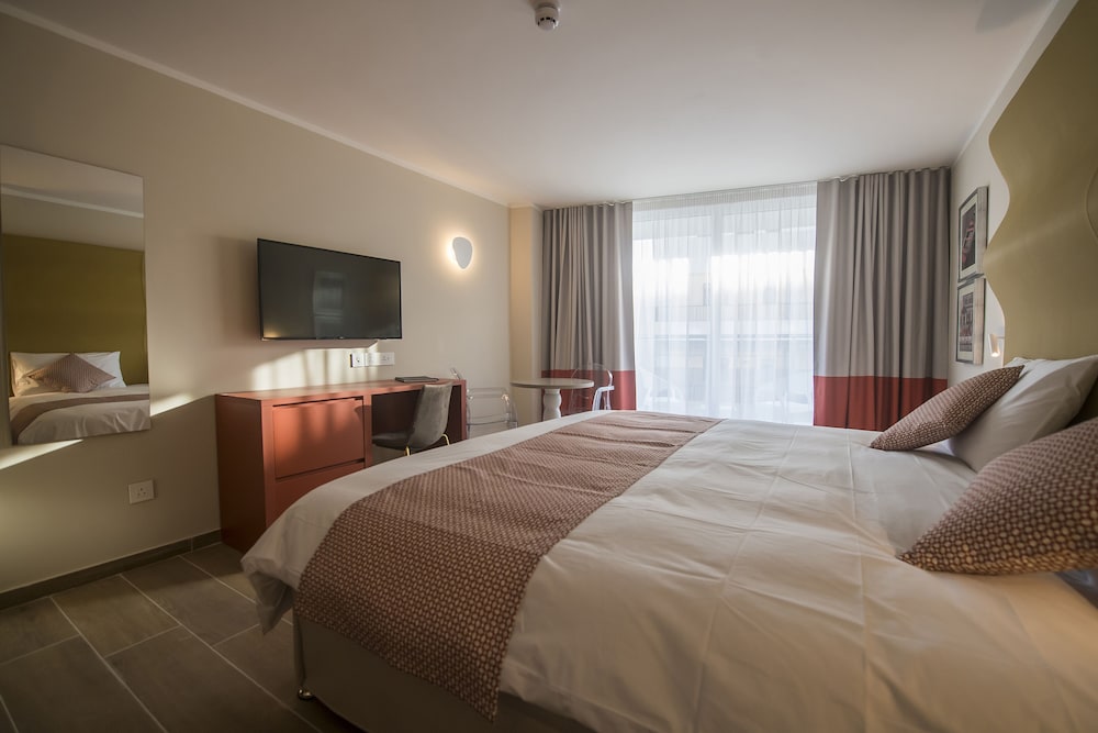 Superior Twin Room, Partial Sea View