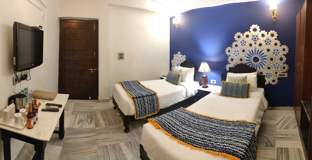 Deluxe Room - Photo 10
