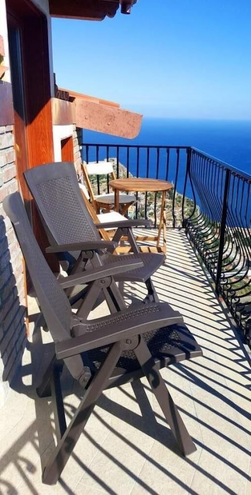 Economy Double Room, Balcony, Partial Sea View photo 1
