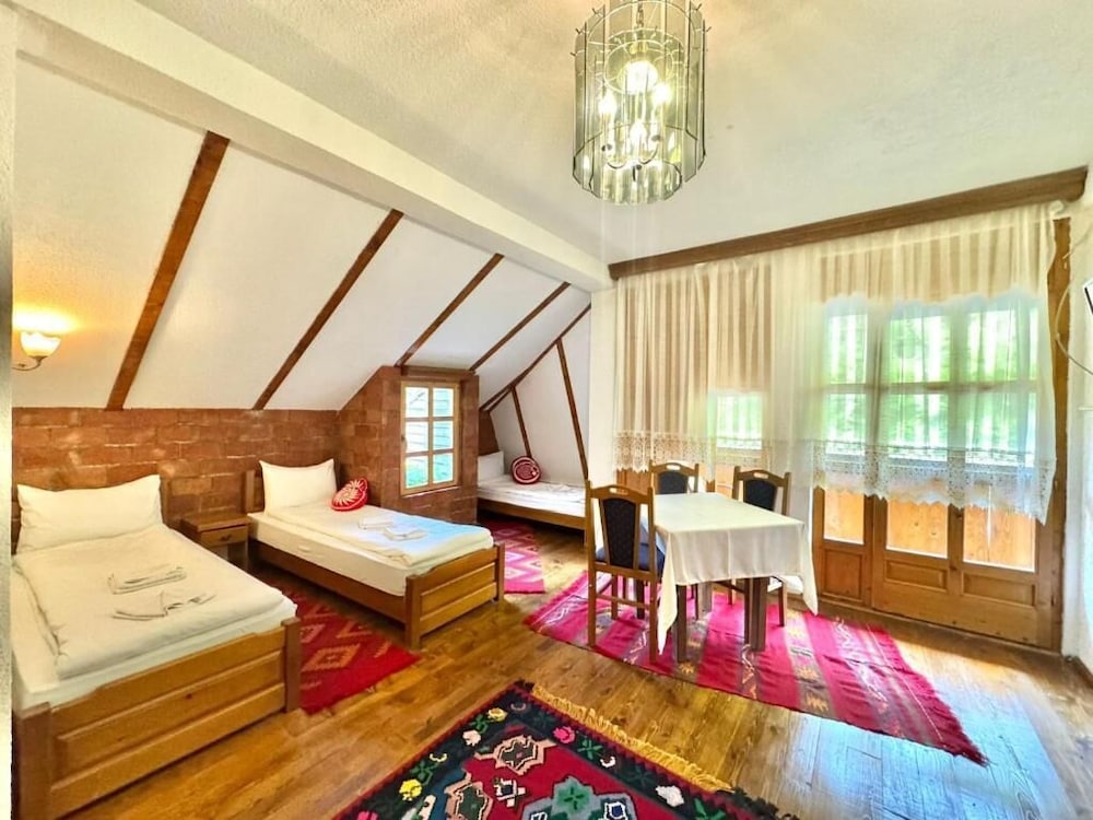 Basic Triple Room