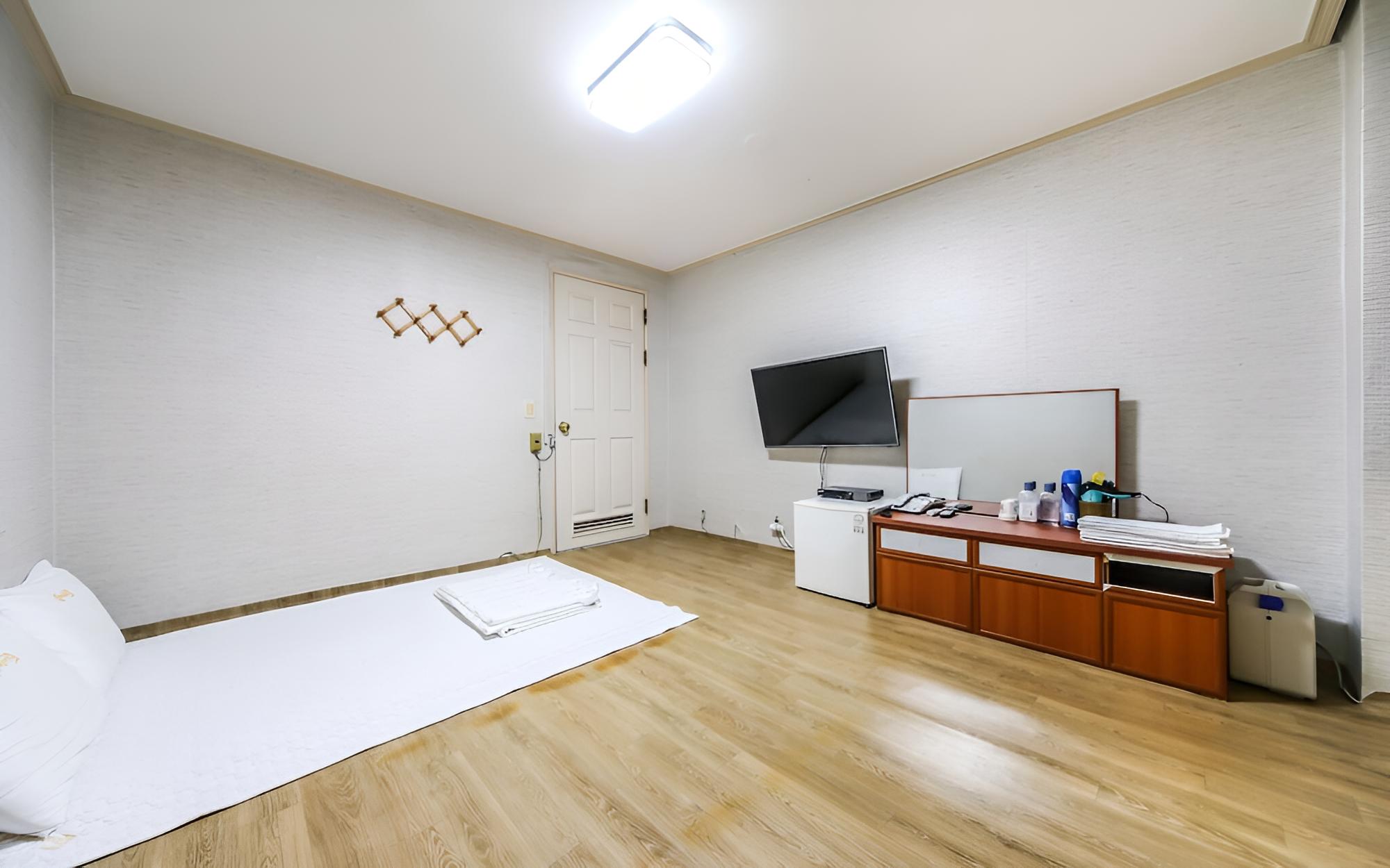 Room (Small ondol) - Photo 2