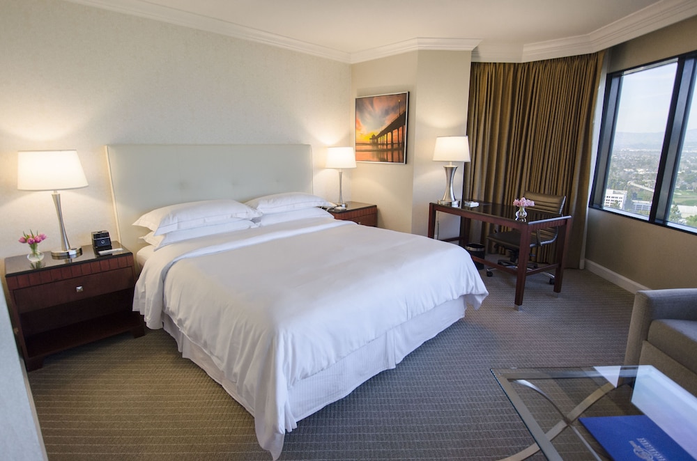 Room, 1 King Bed with Sofa bed, Corner