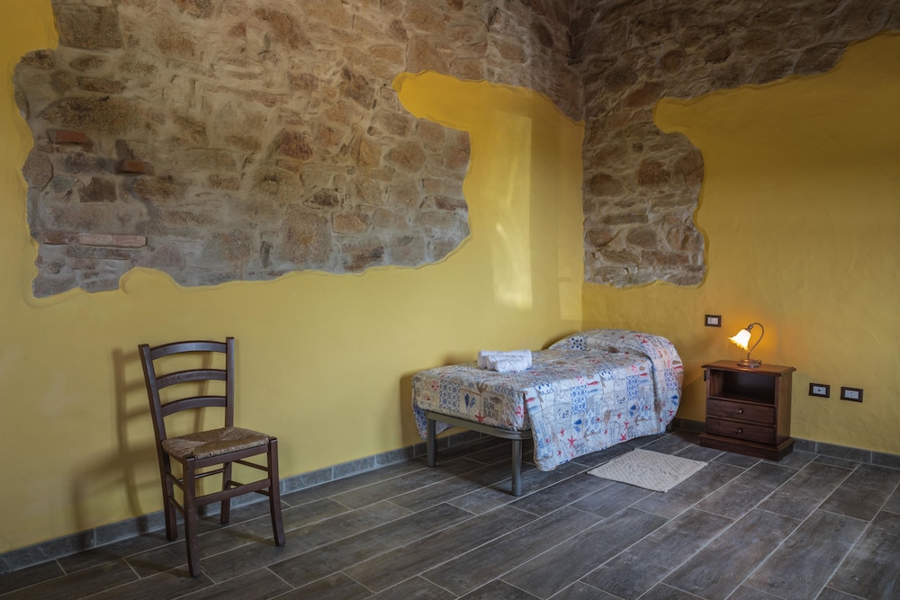 Deluxe Triple Room, Partial Sea View photo 3