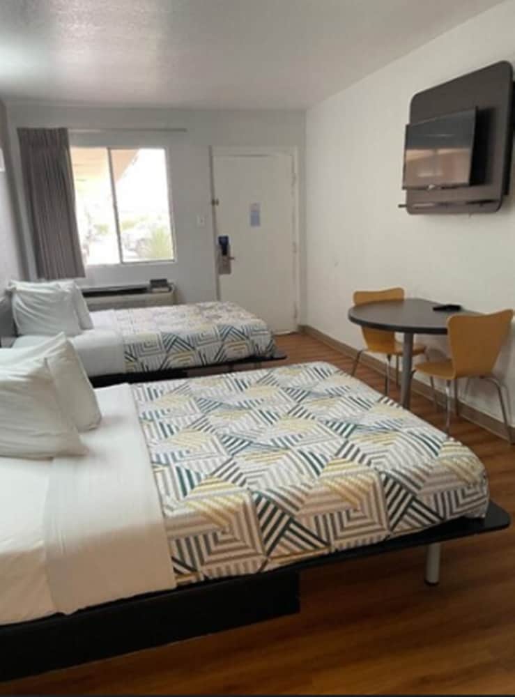 Standard Room, 2 Double Beds, Non Smoking - Photo 1