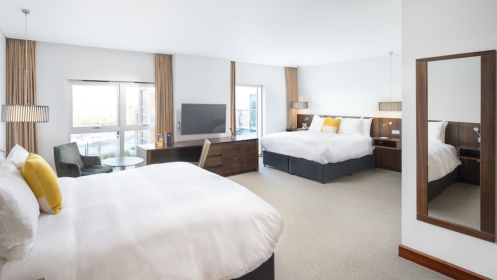 Suite, Multiple Beds (Additional Living Area) - Photo 2