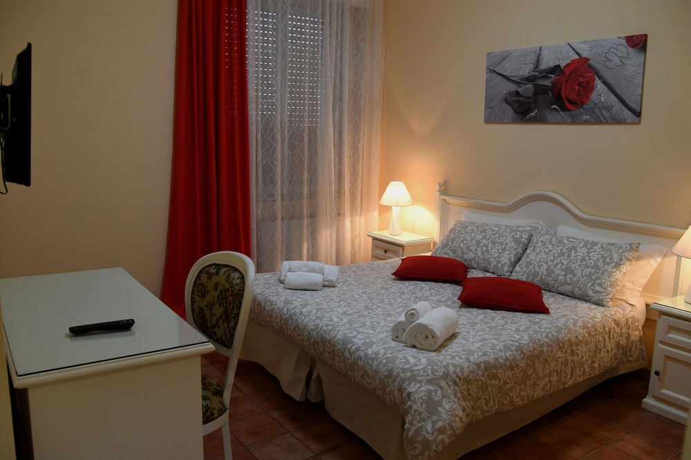 Standard Double or Twin Room photo 1