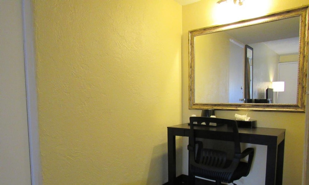 Room, 2 Double Beds, Non Smoking, Pool View (First Floor) - Photo 2