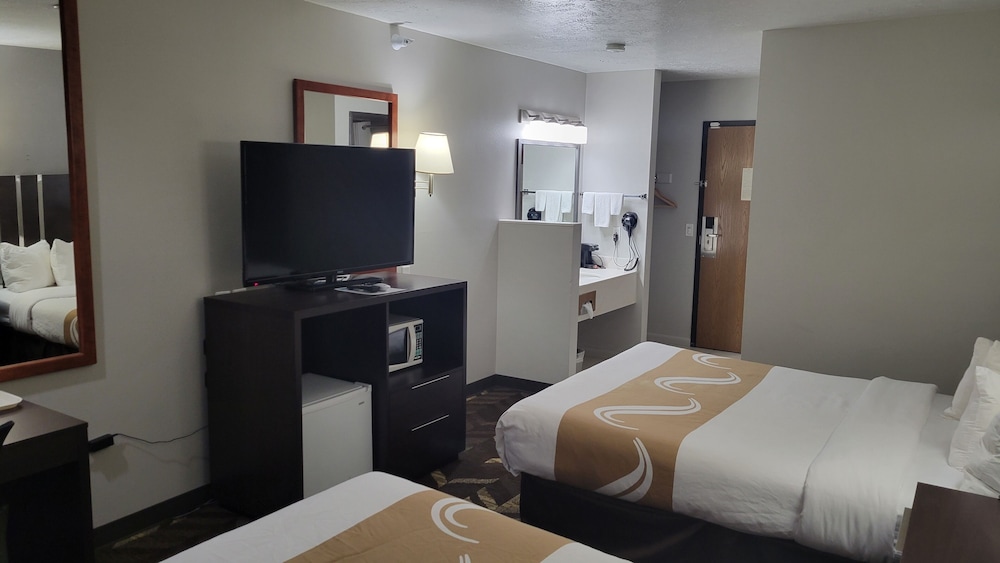 Suite, Multiple Beds, Non Smoking photo 3