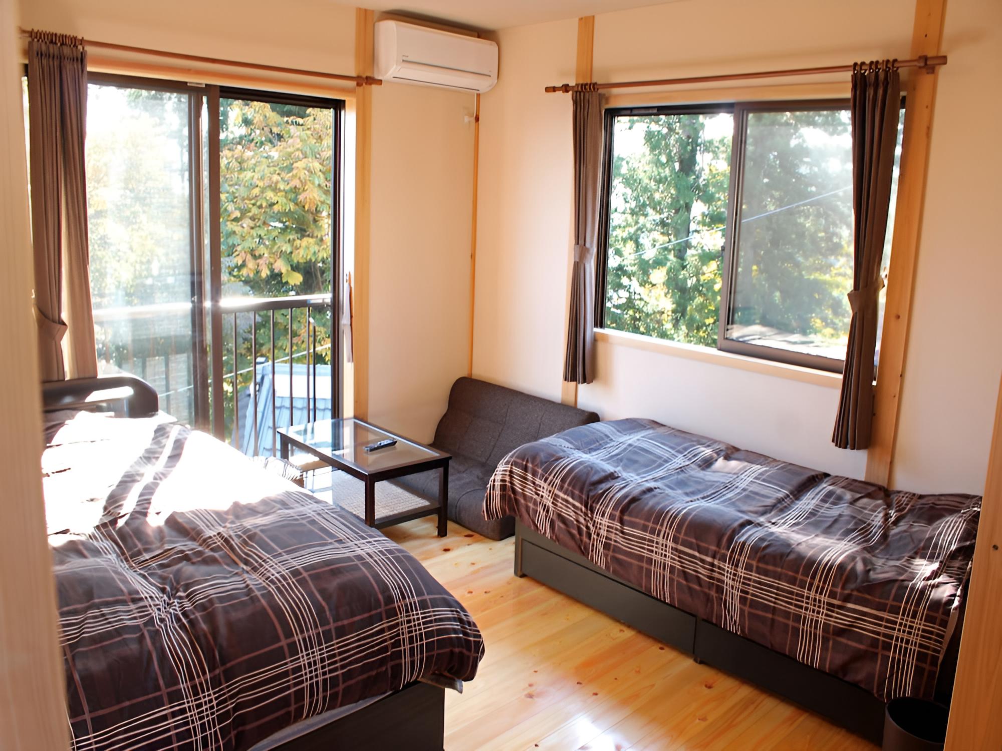Western Room (Double+Single Bed), Private Bathroom, City View photo 2