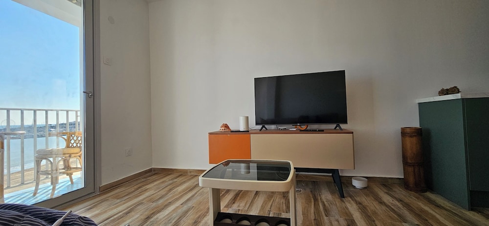 Family Apartment, 2 Bedrooms, Sea Facing (T3 55m² 4eme) photo 1