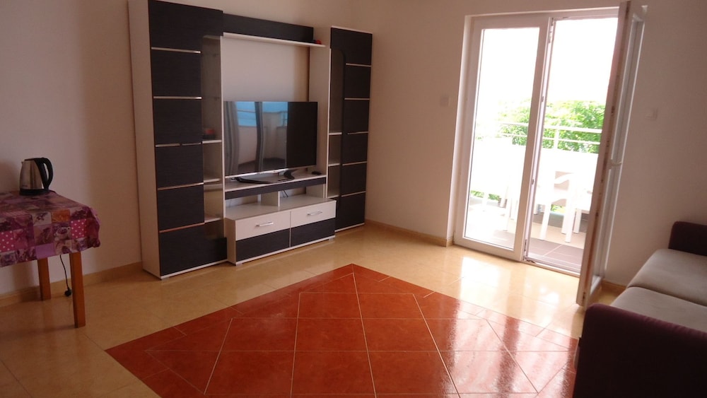 Comfort Apartment, 2 Bedrooms, Balcony, Sea View (A4)