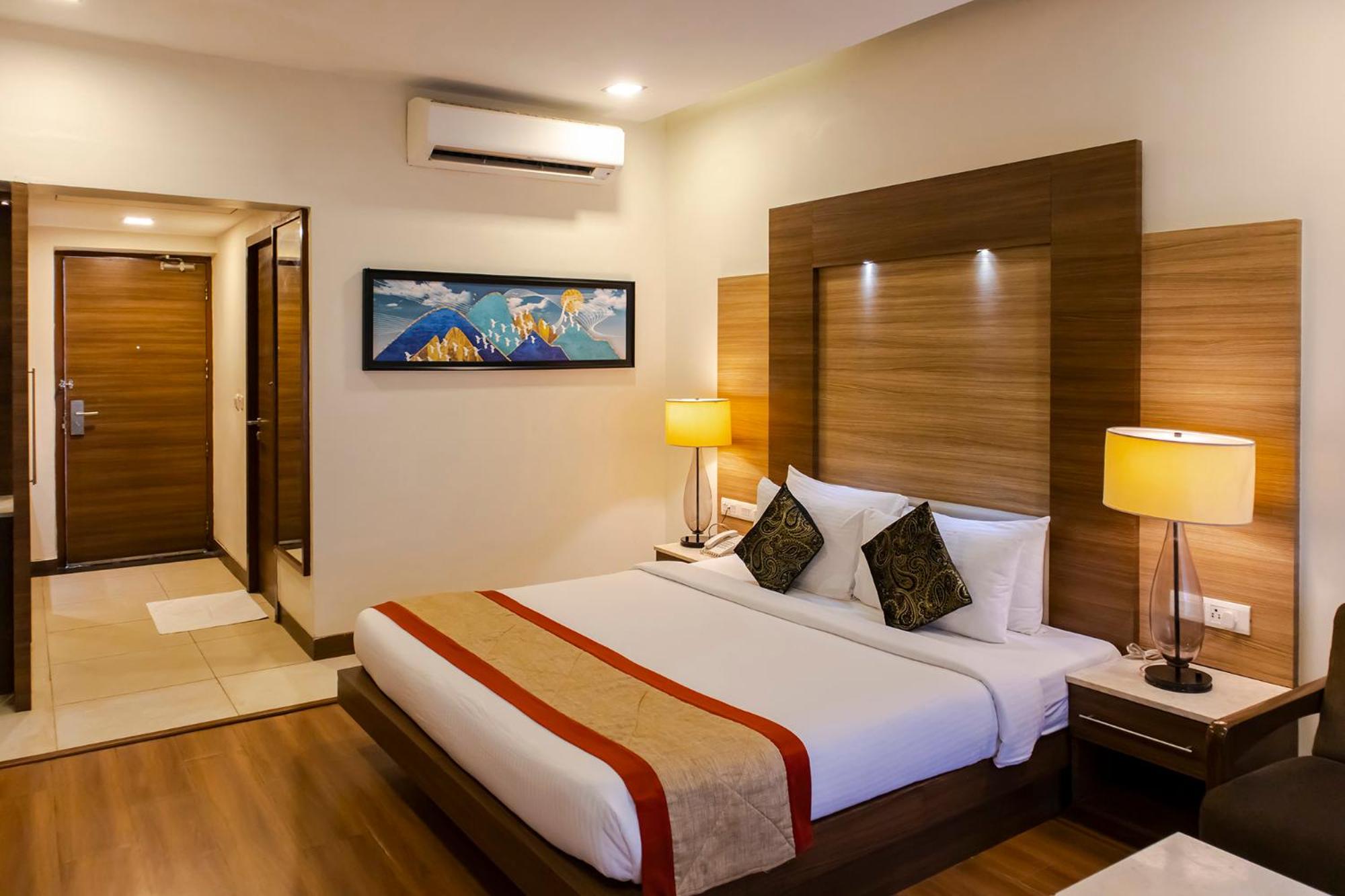 Honeymoon Suite with Open Sky Shower - Photo 1