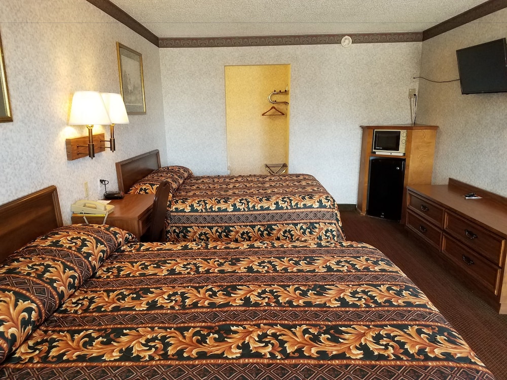 Standard Room, 2 Queen Beds, Non Smoking photo 2