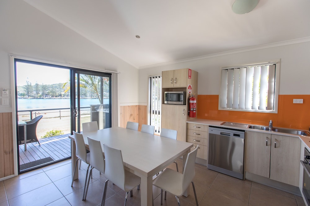 Standard Cabin, 3 Bedrooms, Non Smoking, River View (Waterfront) photo 2