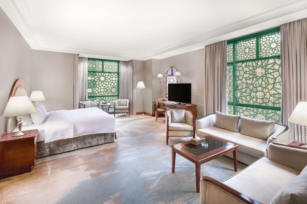 Room, 1 King Bed (Partial Haram View) - Photo 5