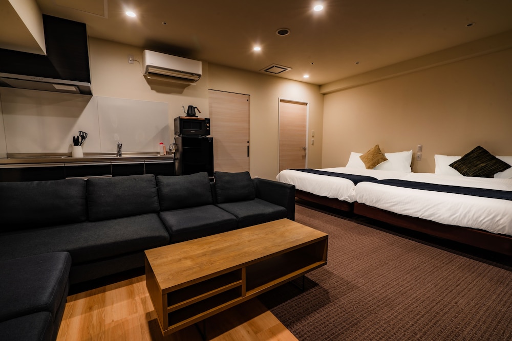 Club Suite, Multiple Beds, Kitchen, City View