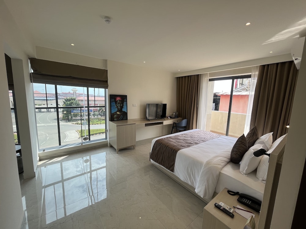 PRESIDENCY AIRPORT VIEW SUITE with Free Airport Pickup/Drop - Photo 9
