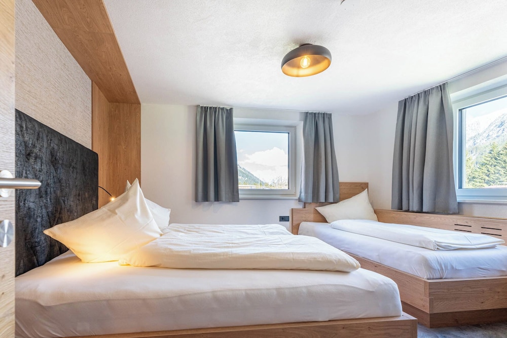 Deluxe Apartment, Balcony, Mountain View