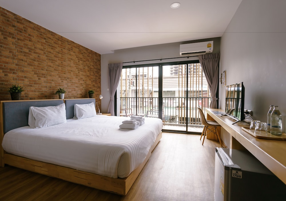 Standard Room, 3 Bedrooms, Pool View photo 2