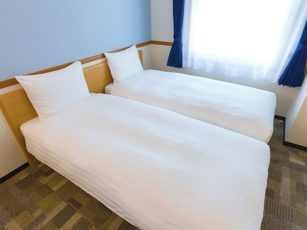 Economy Twin Room, Smoking