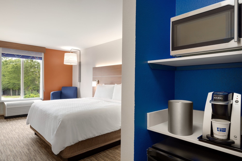 Standard Room, 1 King Bed, Accessible - Photo 10
