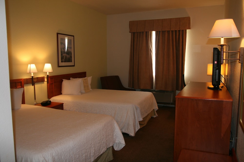 Standard Double Queen Room photo 1
