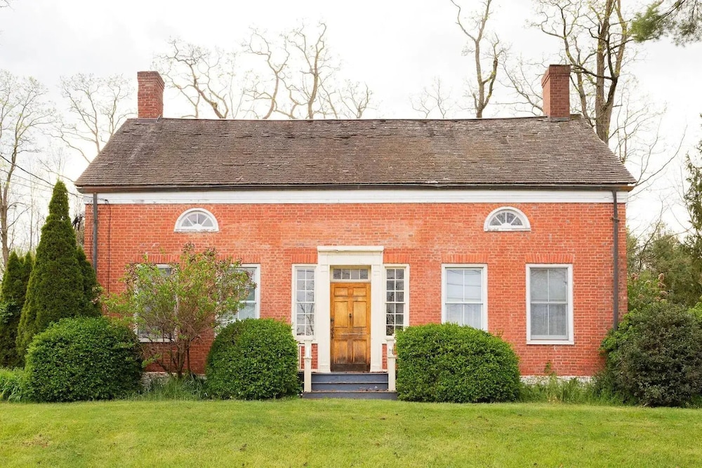 Chalet (ElmRock Inn B&B)