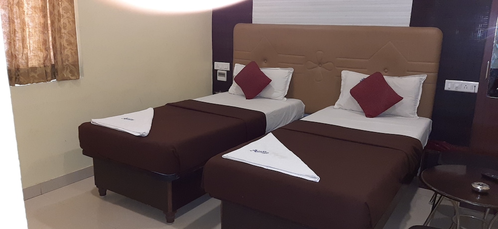 Business Double or Twin Room, Multiple Beds, City View photo 2