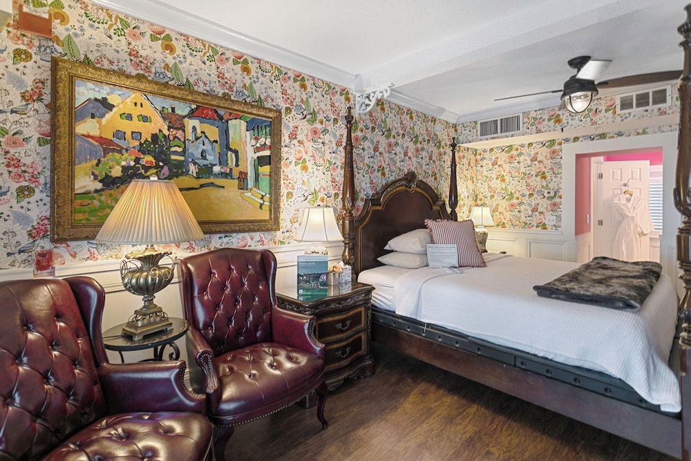City Room, 1 King Bed, Patio, City View