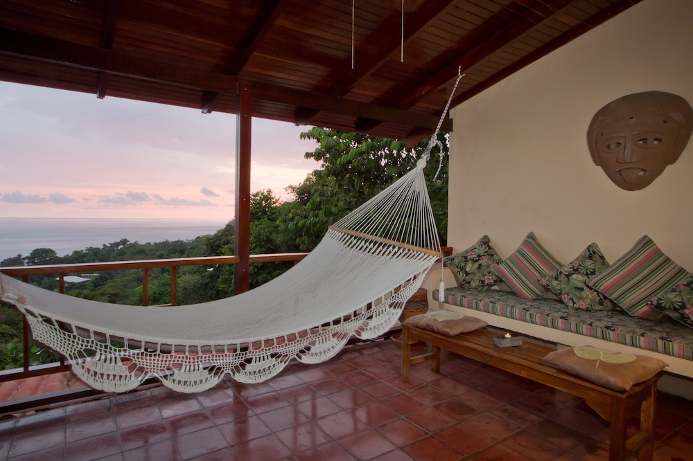 Deluxe Double Room with Balcony and Sea photo 2