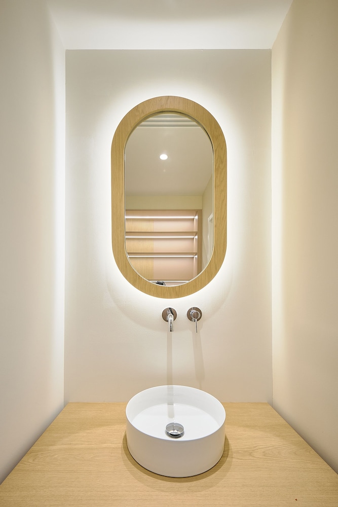 Comfort Room - Photo 2