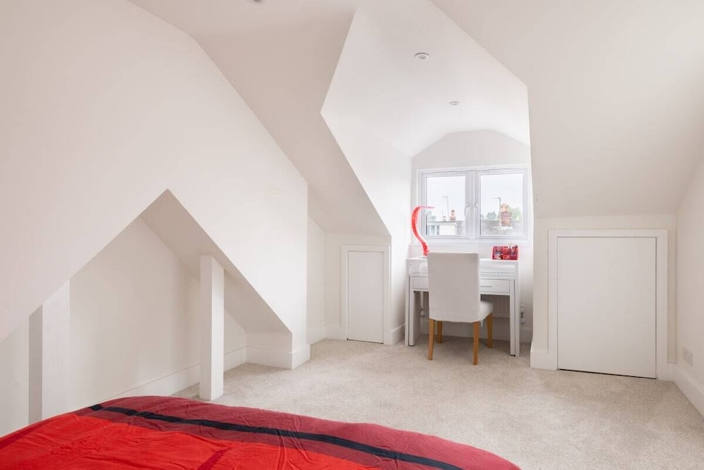 House (4 Bedrooms)