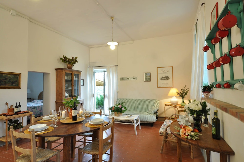 Family Apartment, 2 Bedrooms, Pool Access, Garden Area photo 3