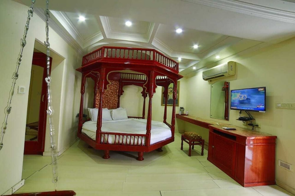 Suite Room Only for Couple & Family - Photo 5