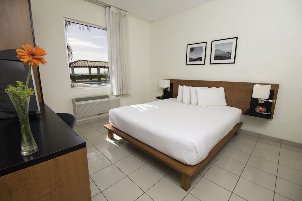Standard Suite - Photo 5