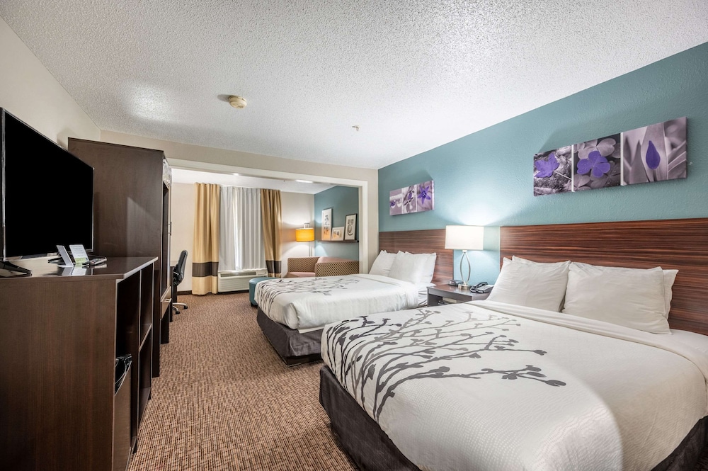 Suite, Multiple Beds, Non Smoking - Photo 1