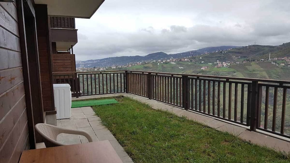 Family Apartment, 4 Bedrooms, Lake View, Garden Area thumbnail 6