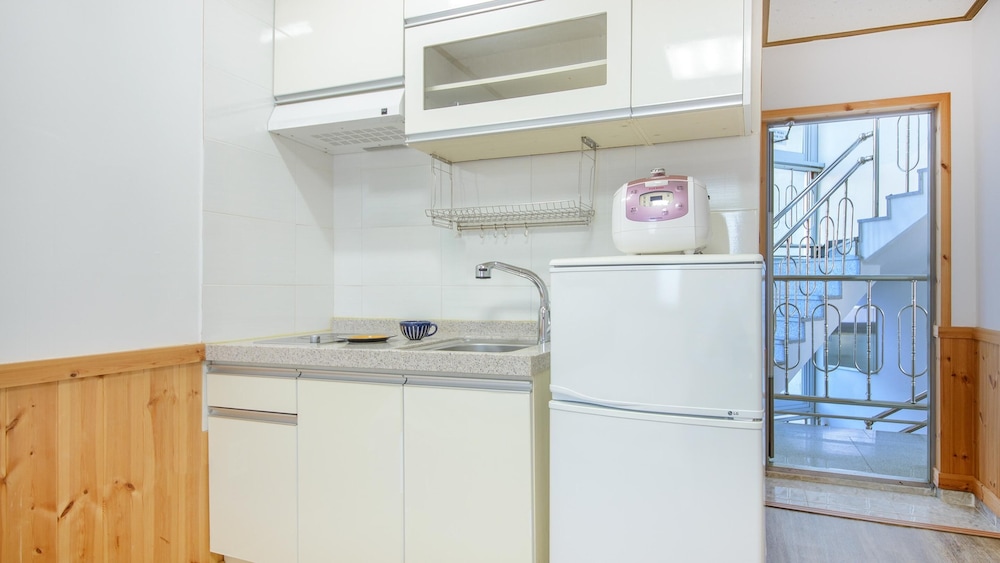 Basic Room, 1 Bedroom (A201) - Photo 3