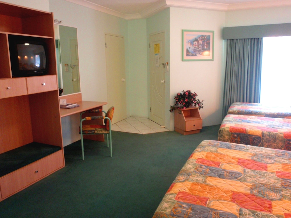 Family Room, Kitchenette (STD Twin / Family)