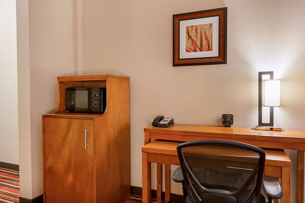 Suite, 2 Double Beds, Non Smoking - Photo 7