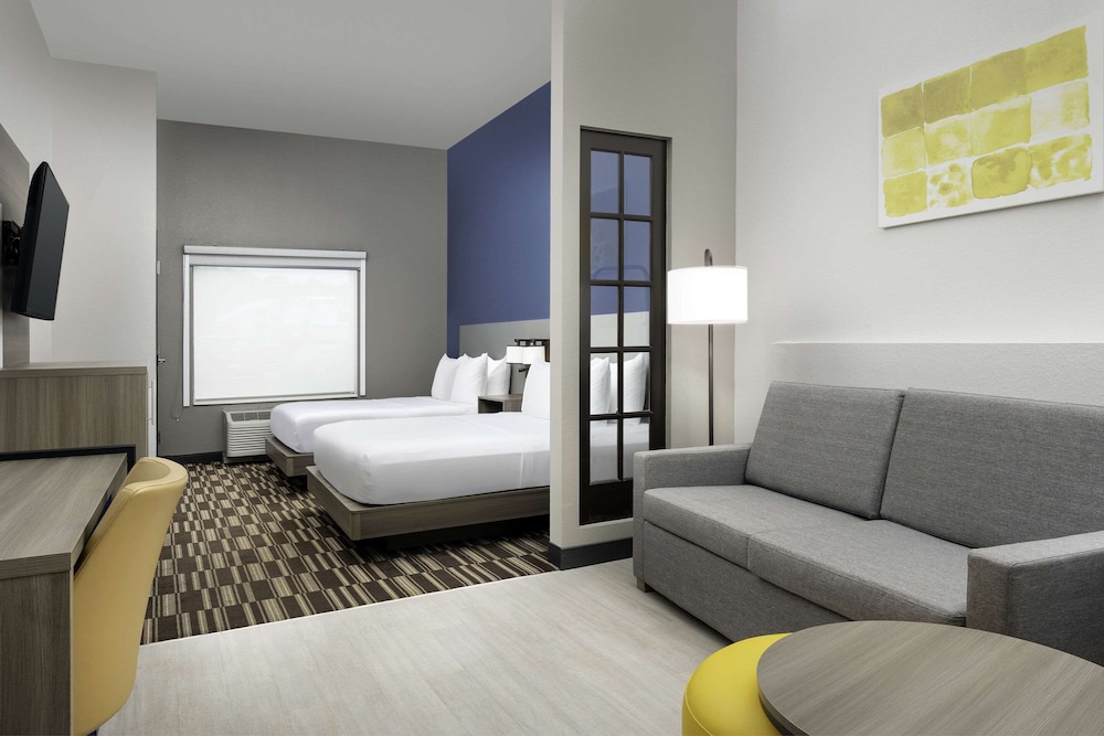 Suite - Photo 2