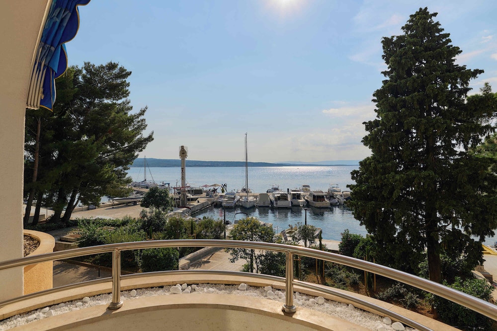 Superior Double Room with Balcony and Sea View - Photo 5