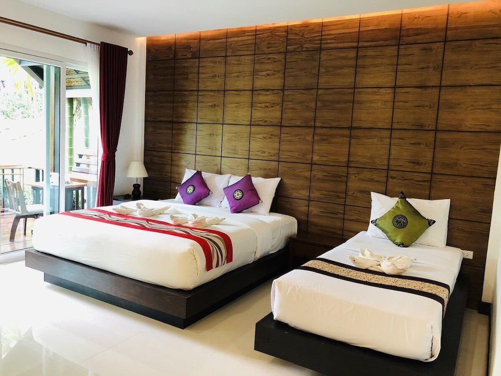 Superior Triple Room photo 2