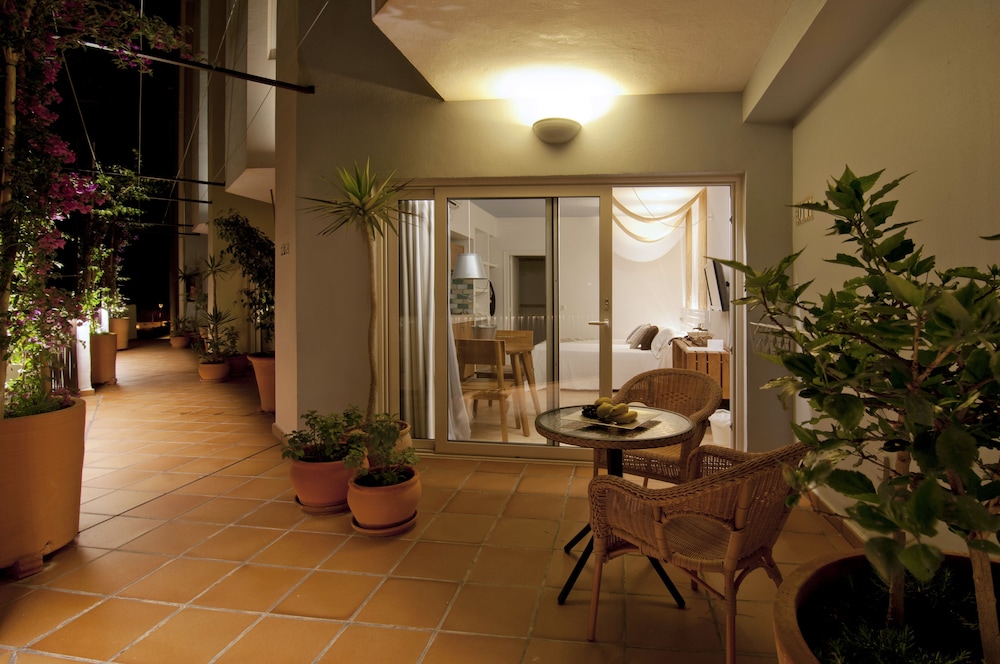 Economy Studio, Terrace