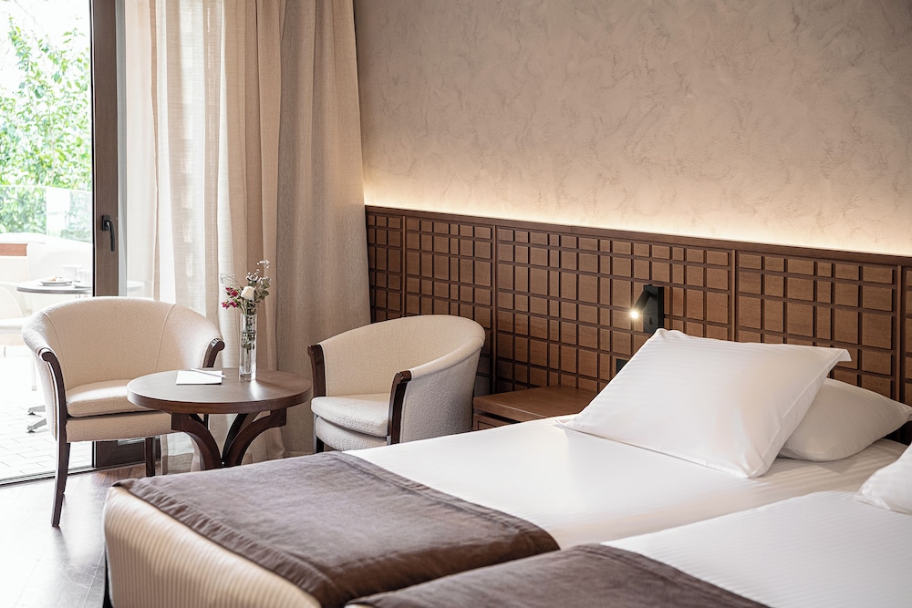 Superior Double or Twin Room, Balcony - Photo 9