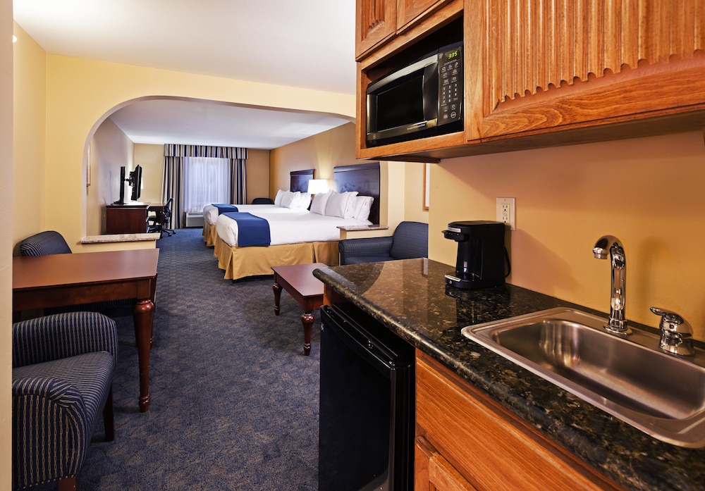 Suite, Multiple Beds - Photo 2