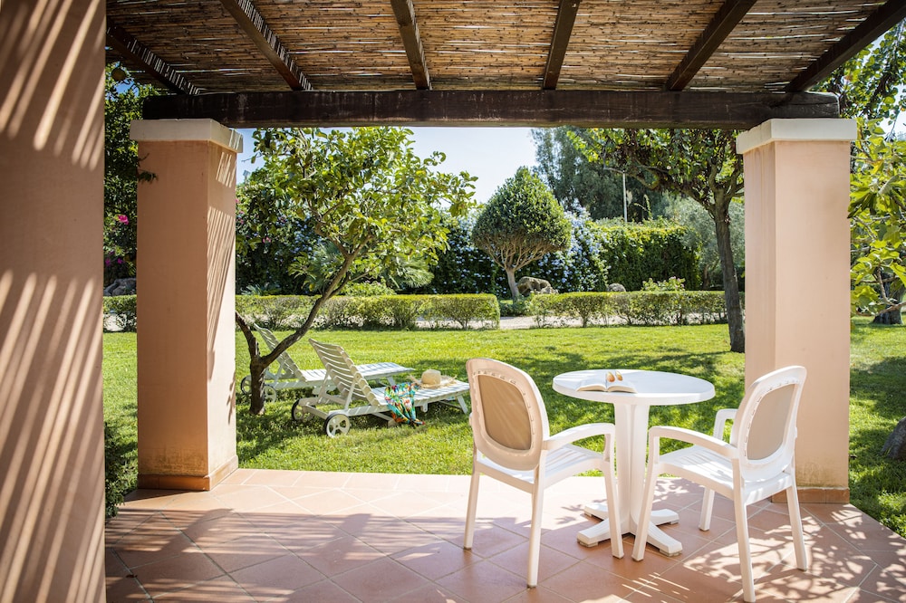 Superior Double Room, Patio photo 3