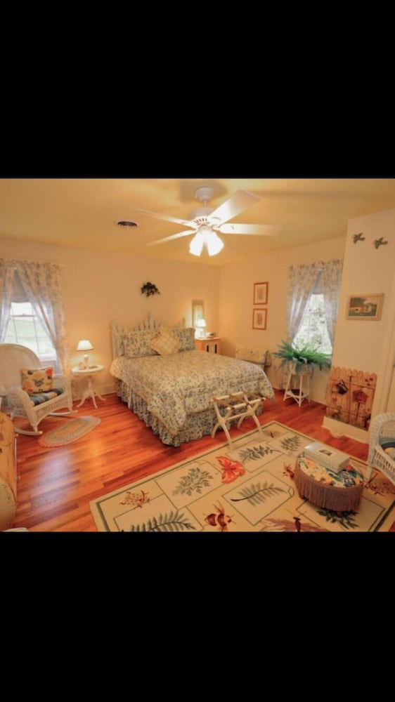 Cottage, 1 Queen Bed, Private Bathroom photo 2