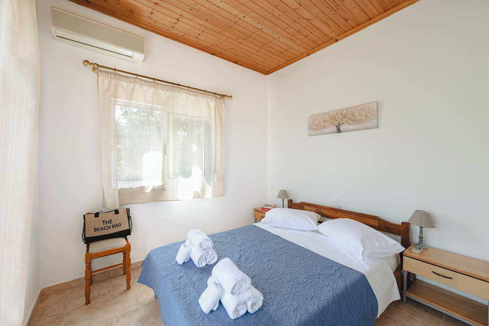 Family House, Multiple Bedrooms (To Pournari Beachside Garden House)